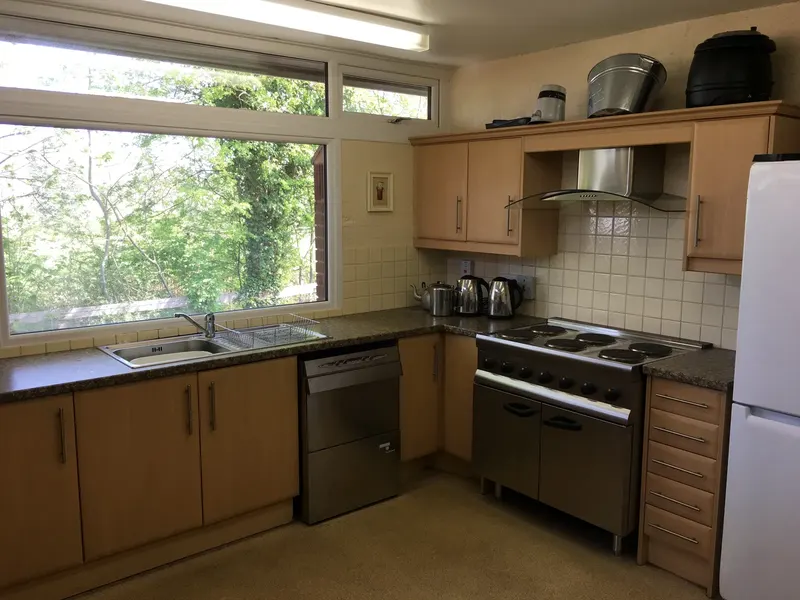 The fully equipped kitchen